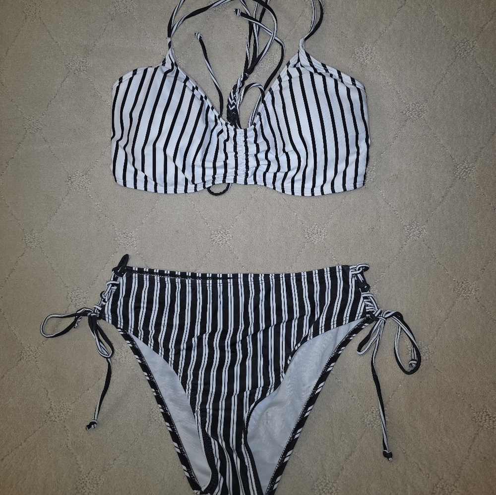Cupshe Striped Black and White Bikini Set